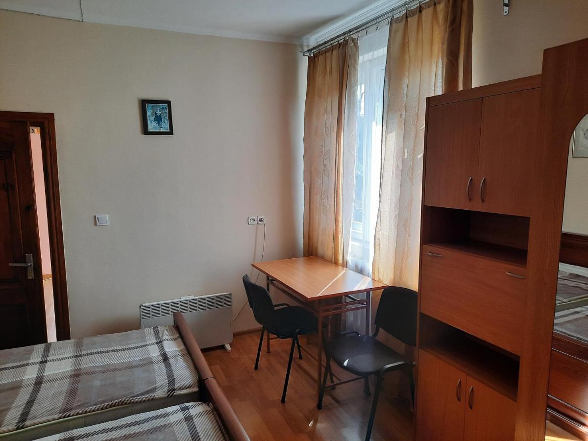 "Arttrakt" Hotell Lviv Eksteriør bilde